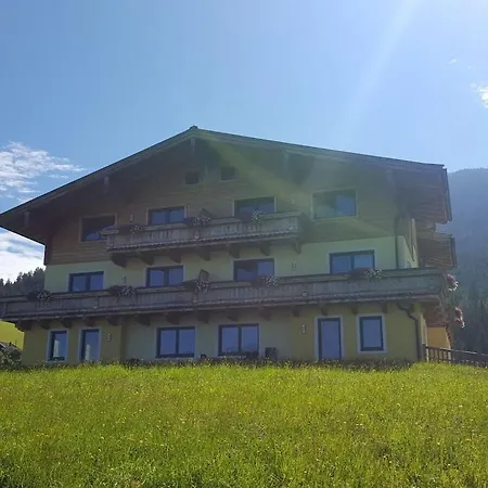 Rettenstein- Berghof Luegeck アパート