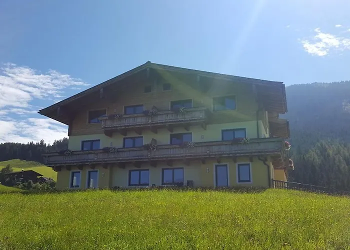 Rettenstein- Berghof Luegeck アパート